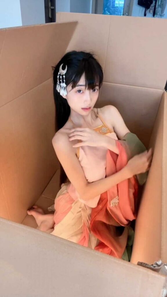 35万粉丝b站清纯网红李晴雪Shirley塌房9分不雅视频曝光