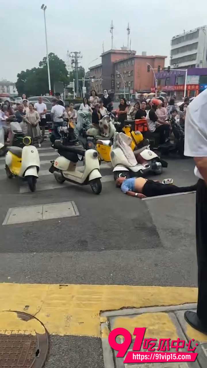 徐州丰县精神小伙锦江大厦门1 徐州丰县精神小伙锦江大厦门1