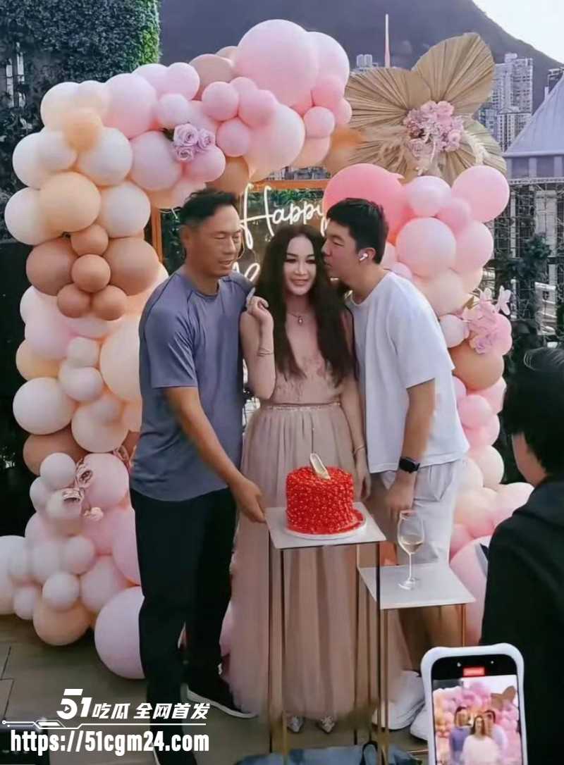 温碧霞生日现场遭养子强吻04