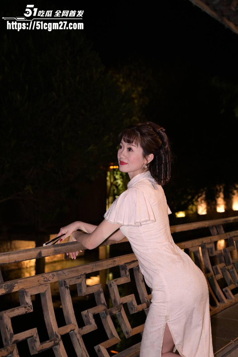 山东离异空姐约炮私拍 5