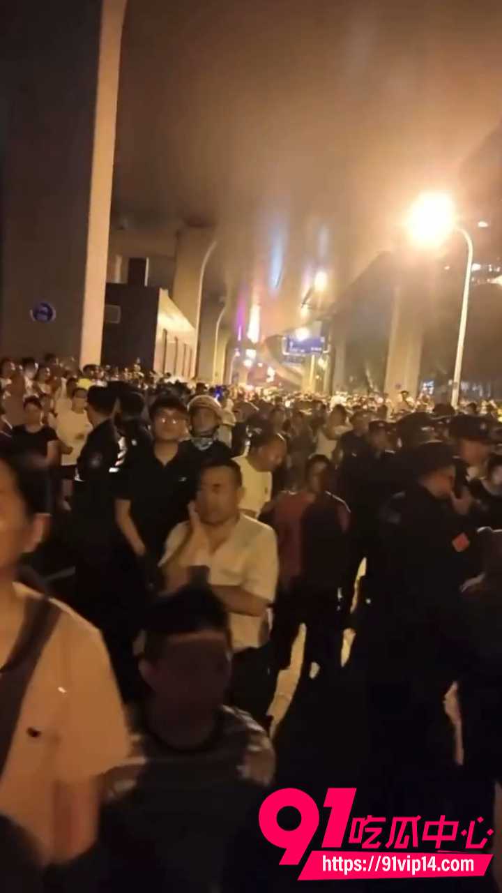 居民聚集堵路游行抗议2