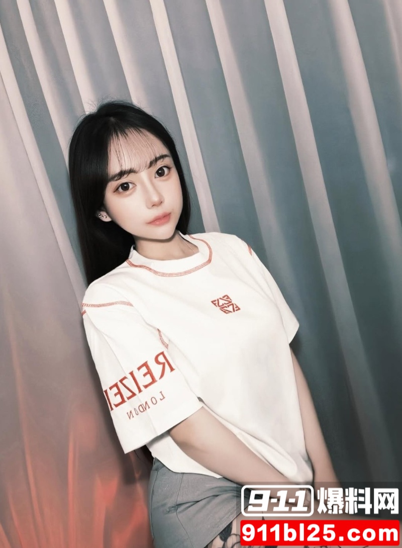 IG高颜巨乳嫩妹 jie.e2 15