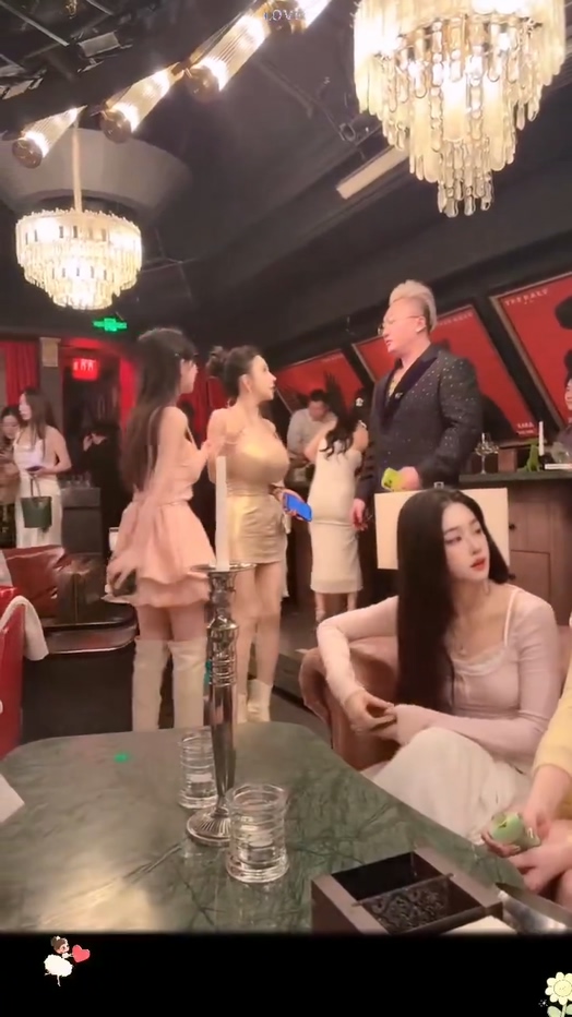 千万粉丝抖音网红李二狗全女聚会内部视频流出