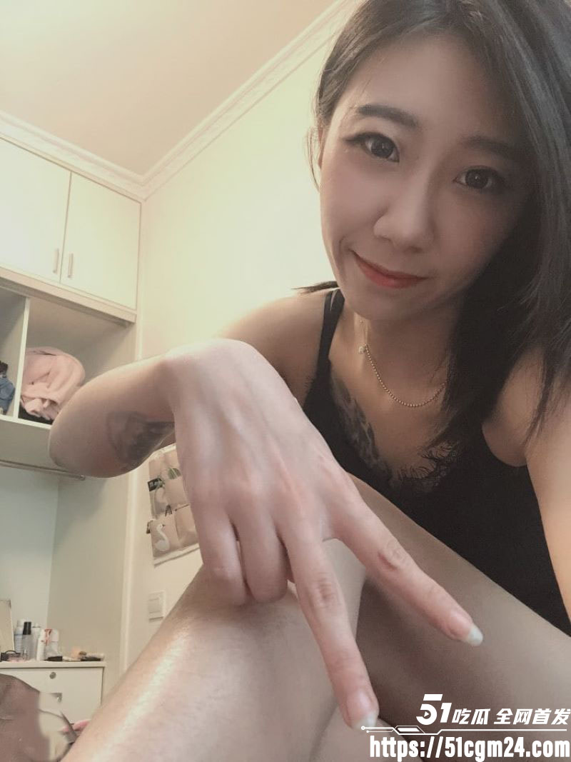 在德博士钟义迷奸女友7次 3