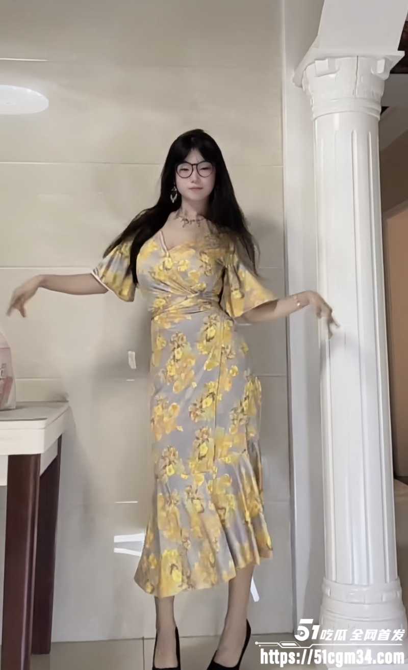 福利姬源可耐勾引挑逗自拍6 福利姬源可耐勾引挑逗自拍6