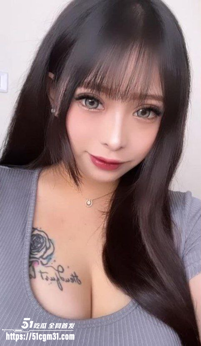 胸口上的纹身锁了是本人自拍 1 胸口上的纹身锁了是本人自拍 1
