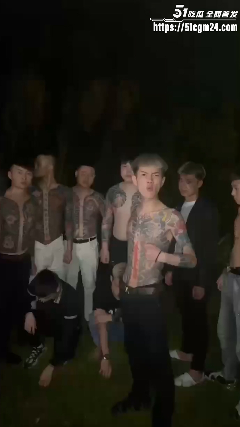 精神小伙被真实打脸1