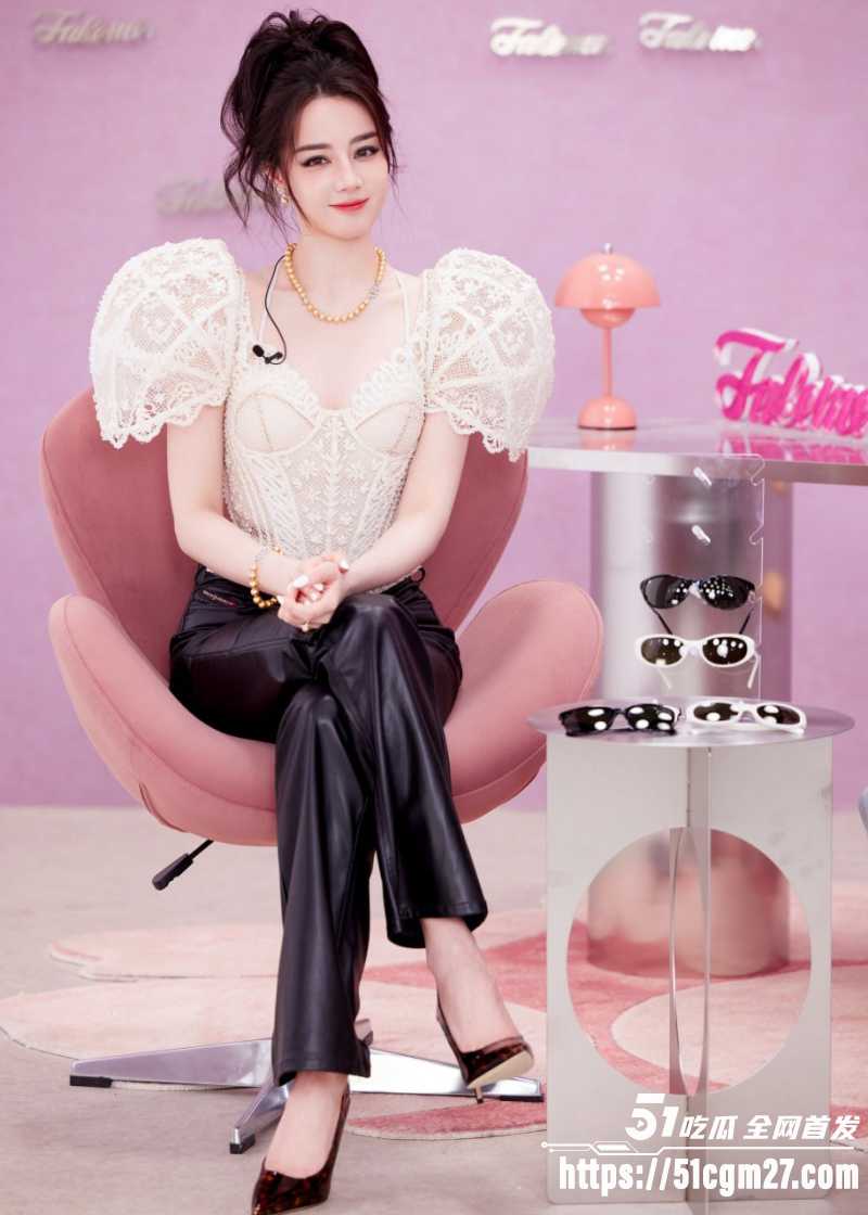 当红流量女神迪丽热巴 8