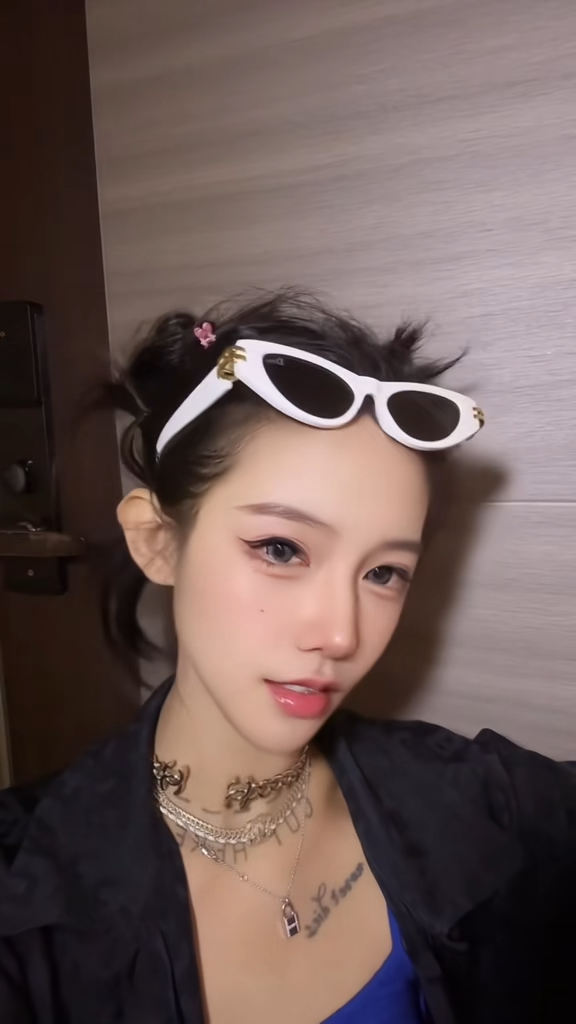 7万粉丝抖音擦边网红七七大魔王qqny私拍福利外流