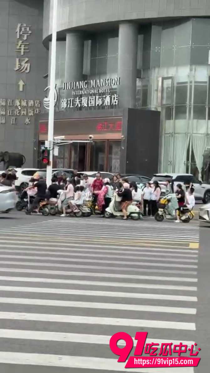 徐州丰县精神小伙锦江大厦门9 徐州丰县精神小伙锦江大厦门9
