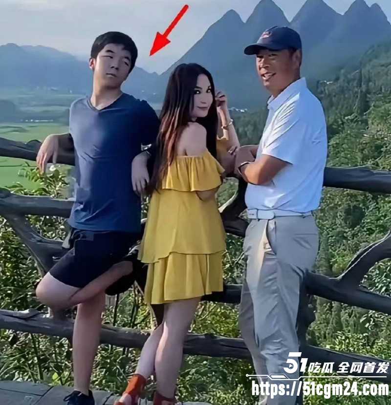 温碧霞生日现场遭养子强吻014