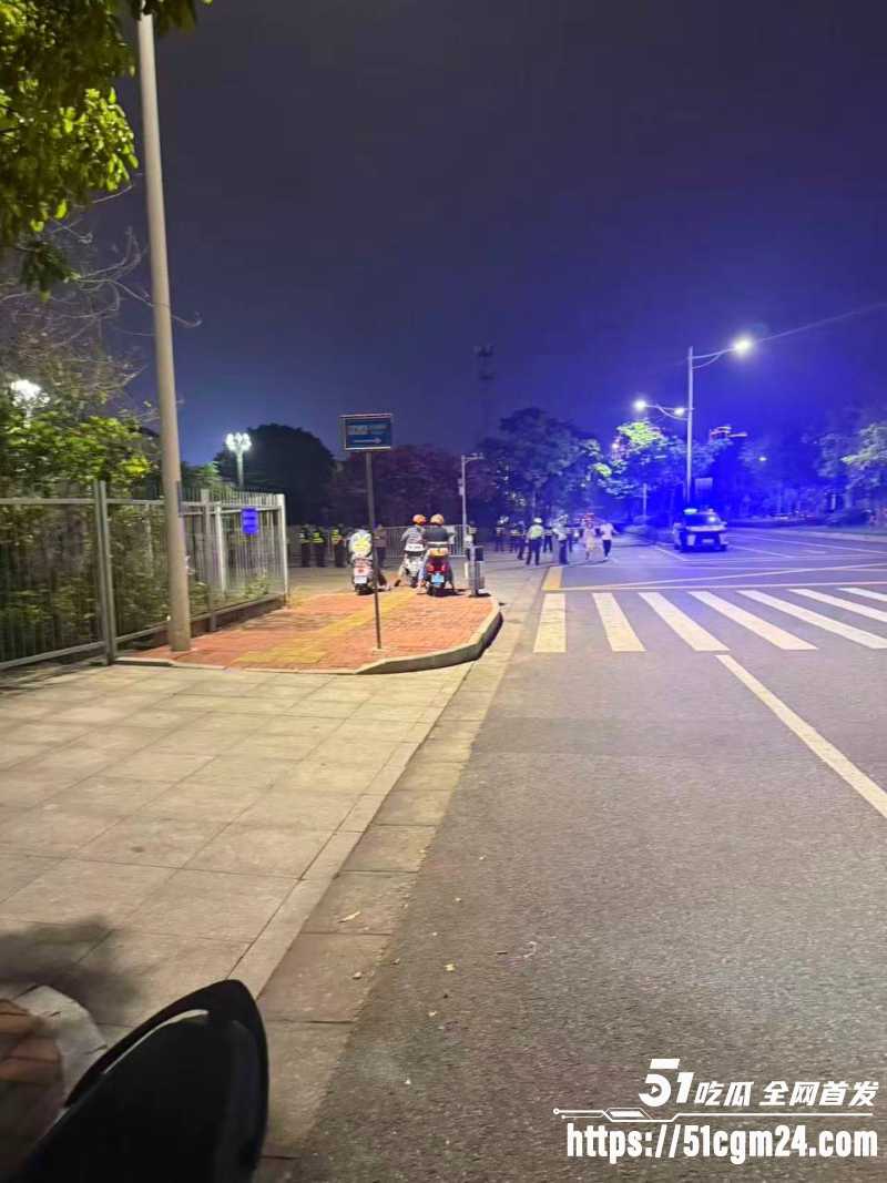 一女子舌战群雄