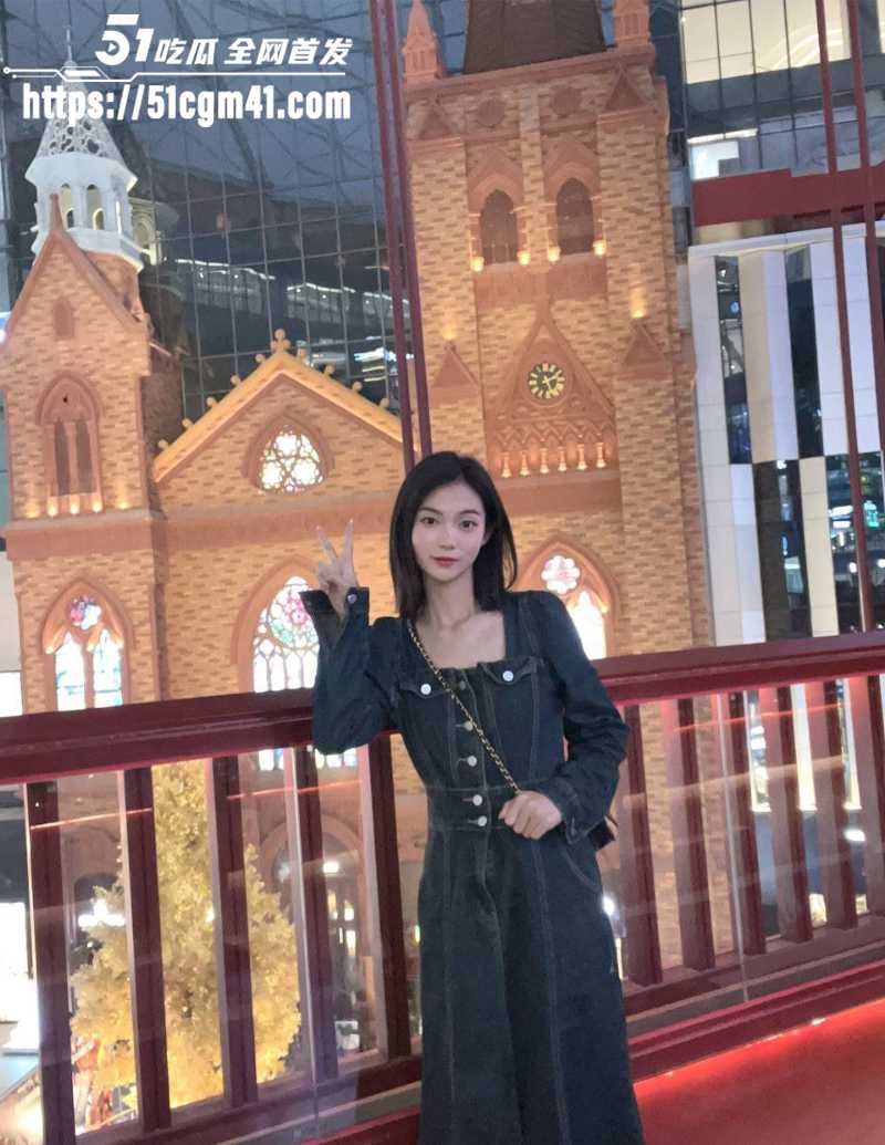 大三母狗 乔知微 私密自拍 3 大三母狗 乔知微 私密自拍 3