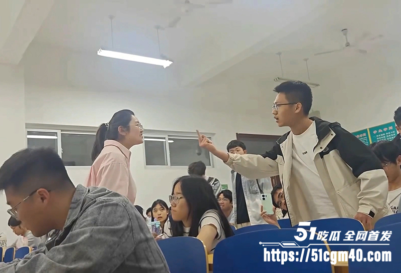 水利学院中指哥于课堂冲突视频流出 6 拷贝 水利学院中指哥于课堂冲突视频流出 6 拷贝