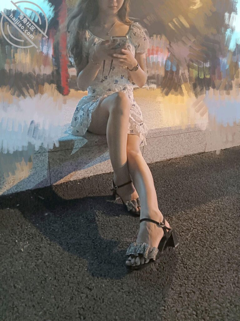 [长篇连载:我的龙凤胎妹妹]每天穿个睡衣在我面前晃实在扛不住了-来自海角社区的真实故事经历