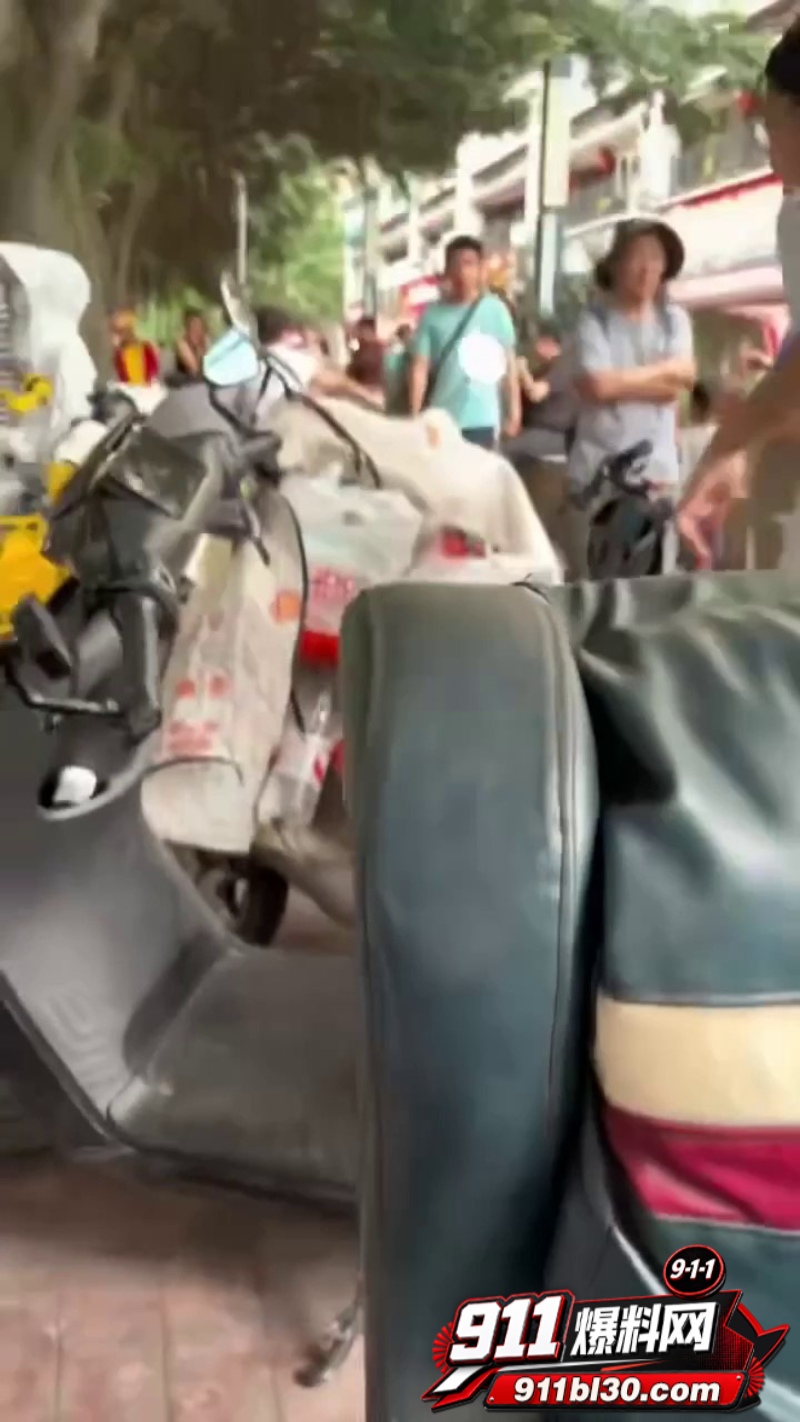 反差小三无耻公开身份 原配抓奸捉丈夫出轨3