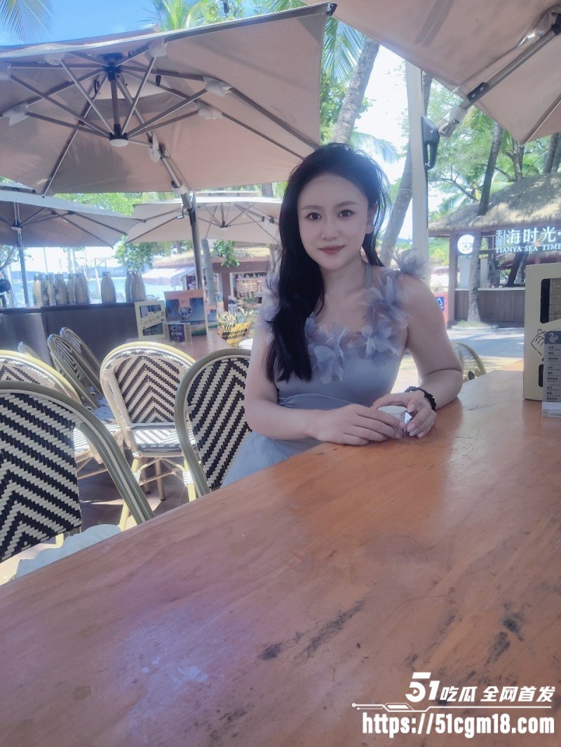 厦门巨乳人妻与老公居家性爱自拍 5