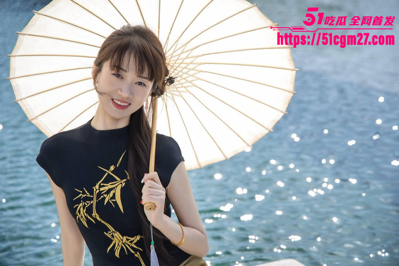 山东离异空姐约炮私拍 3