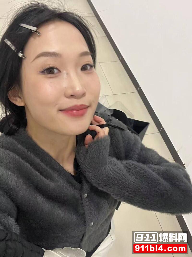 周羽彤调教深喉 1 周羽彤调教深喉 1