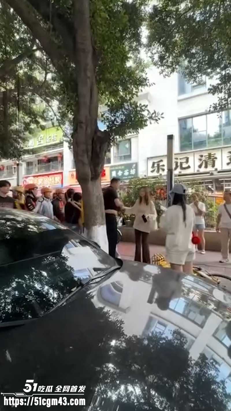 原配当场抓奸丈夫出轨 小三公开承认身份 6 原配当场抓奸丈夫出轨 小三公开承认身份 6