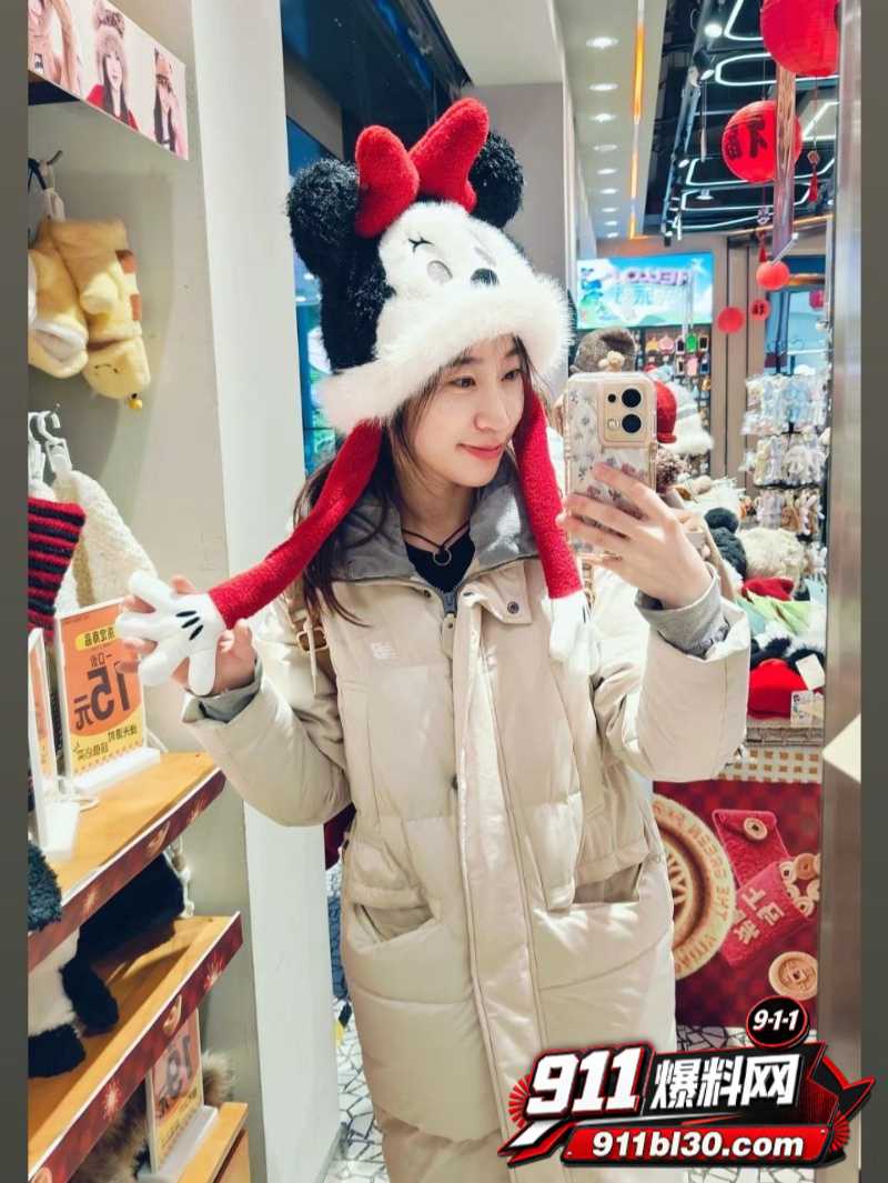 河北保定肥臀妹子 蕾丝内裤扭臀私拍2