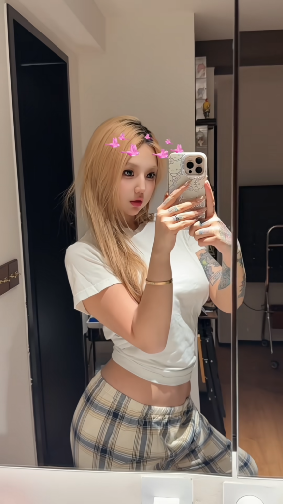 60万粉丝抖音网红Meena成美男露脸下海视频曝光