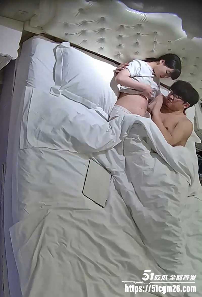 大学城精品酒店监控高清盗摄泄密 1 拷贝