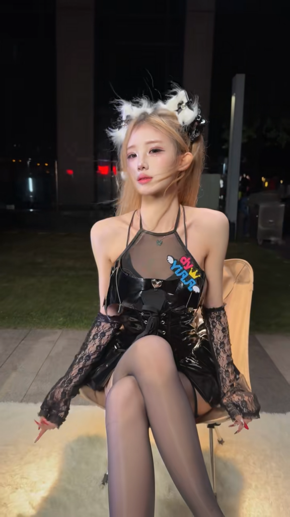 广州萤火虫漫展摸脚门事件清凉coser博出位