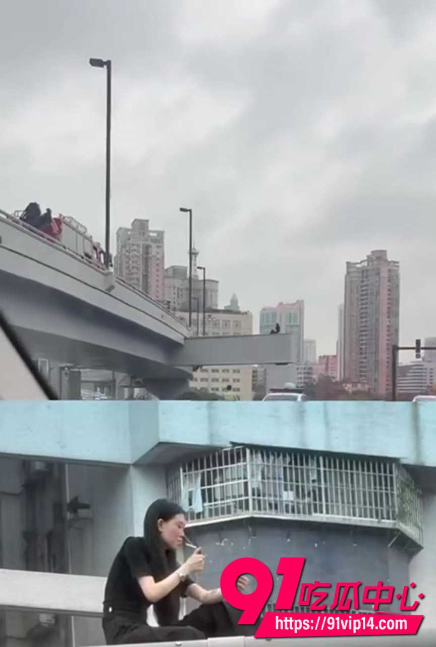 广州中山一立交黑衣女子6 广州中山一立交黑衣女子6