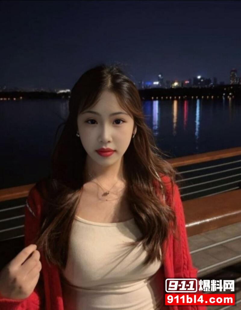 林潇潇假屌自慰 4