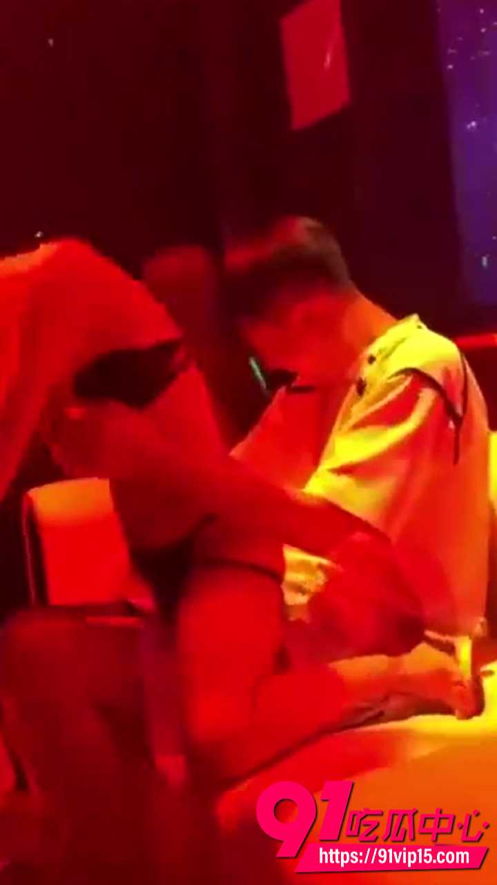 商K嫩模小姐姐贴脸裸舞3