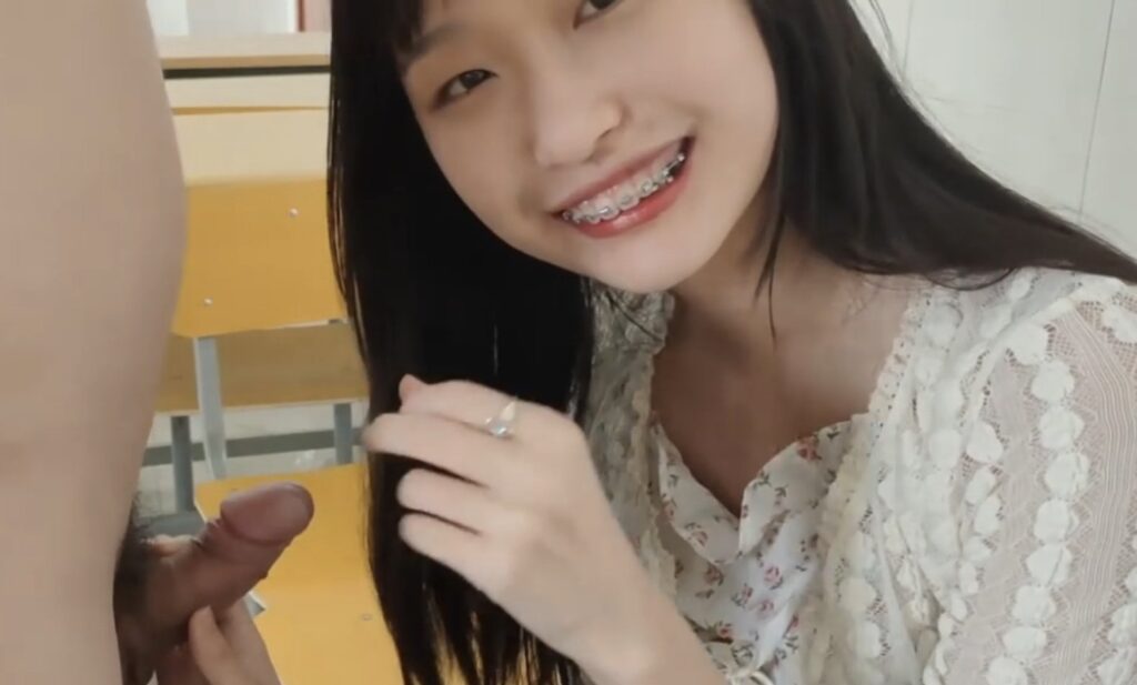 史诗级翻车现场高校牙套妹福利姬视频惨遭亲爹认出13分43秒完整版