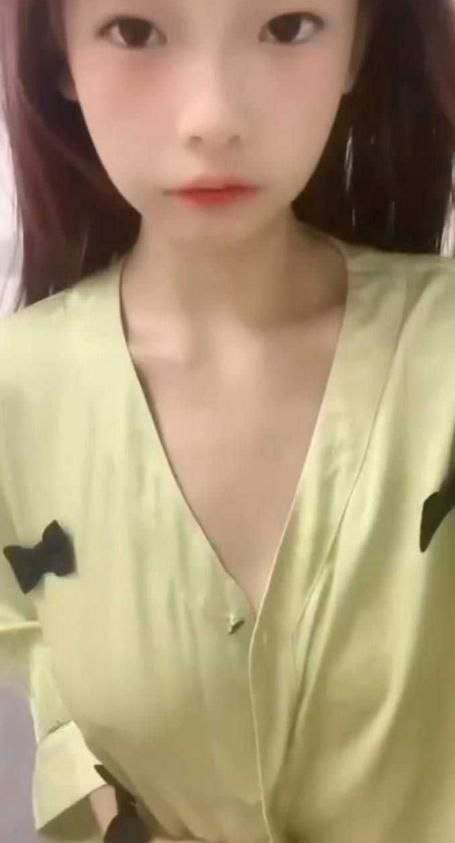 抖音精神小妹猫猫很乖乖下海私拍福利视频流出