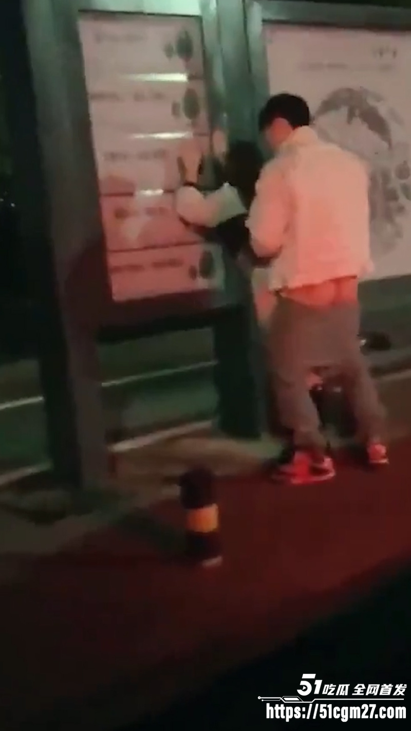 广东情侣 公交车站台野战 3