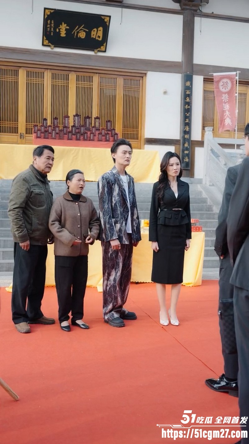 热播短剧清明祭祖撞破老婆的双重人生全集 3