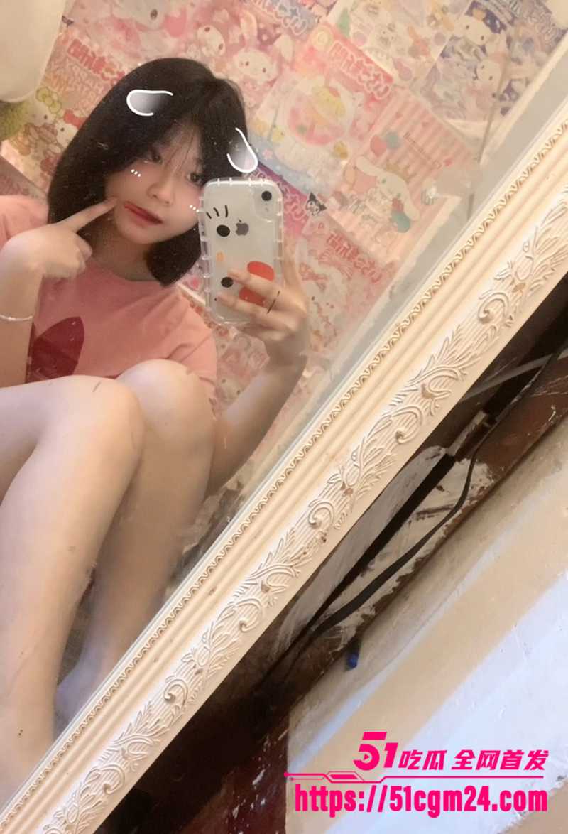 乌萌萌眼镜娘会员专属私拍流出 2 拷贝