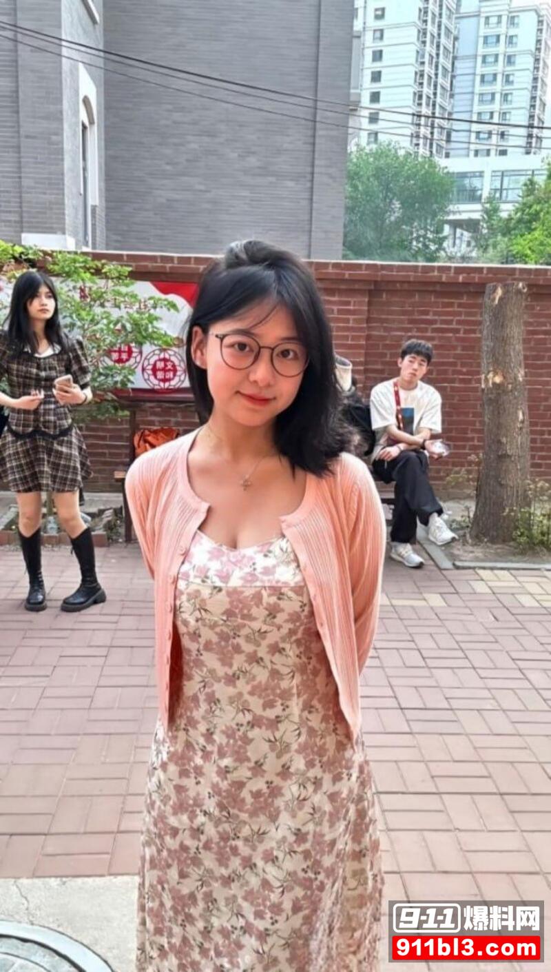 王亚丽直播自慰 2