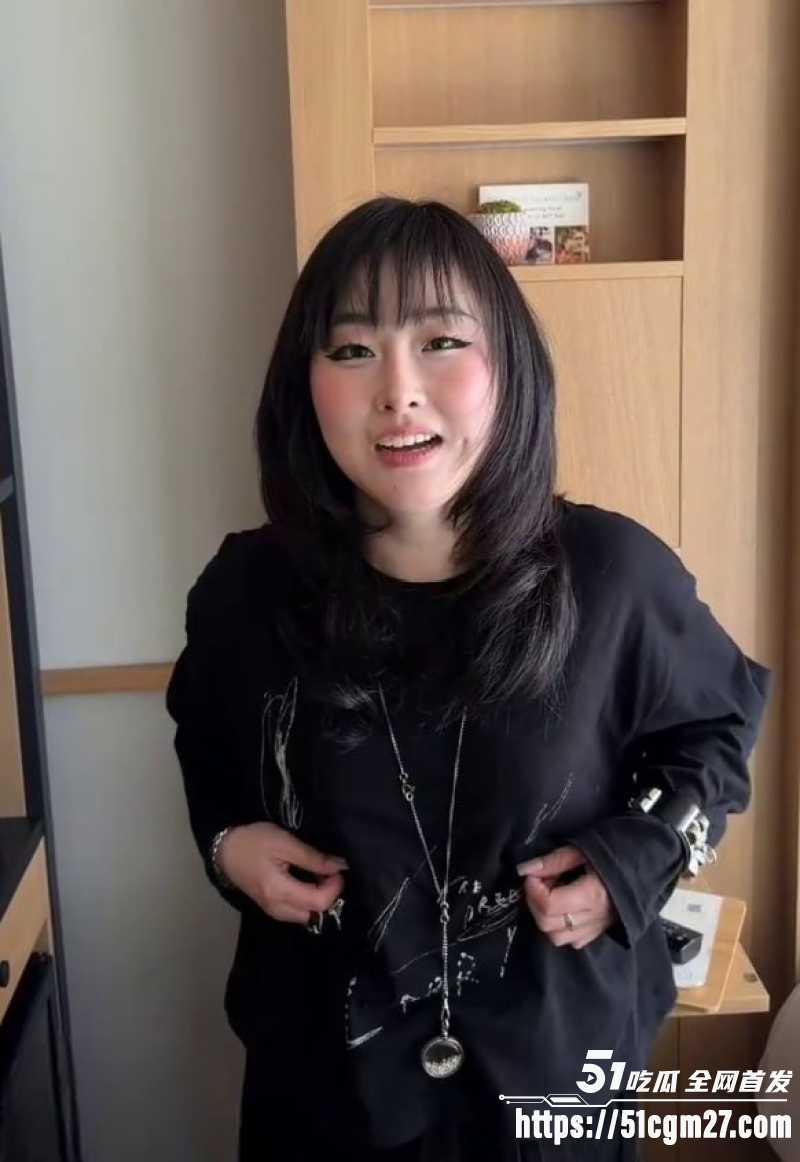 阿黑颜女神噗噗新作1