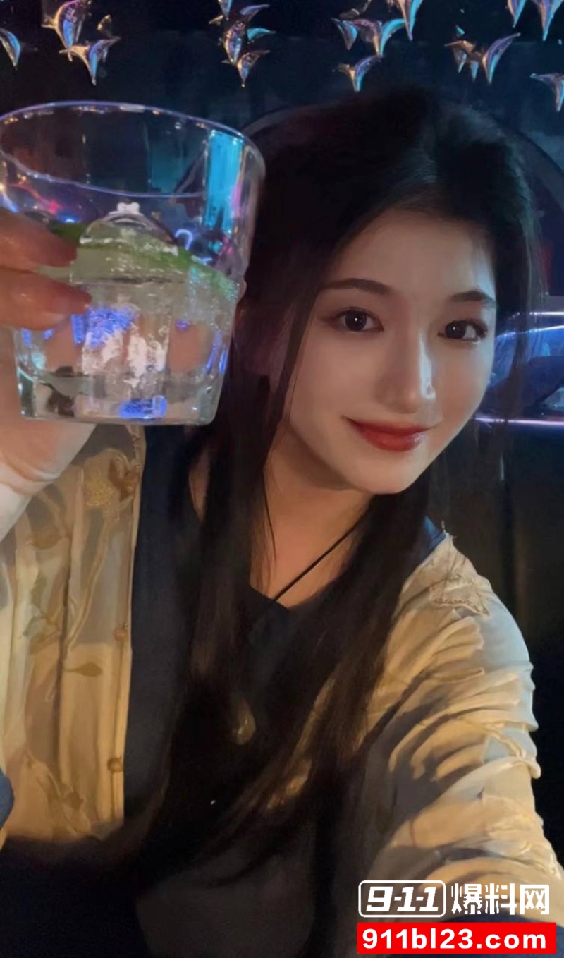 百万粉珠宝女博主控诉丈夫出轨女助理 54