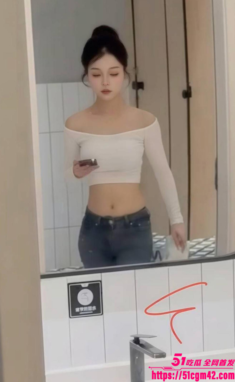 女厕偷拍2 女厕偷拍2