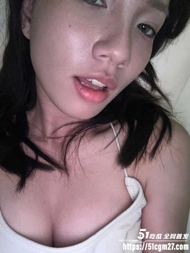 深圳颜值骚妹林恩熙跟男友性爱私拍泄漏1