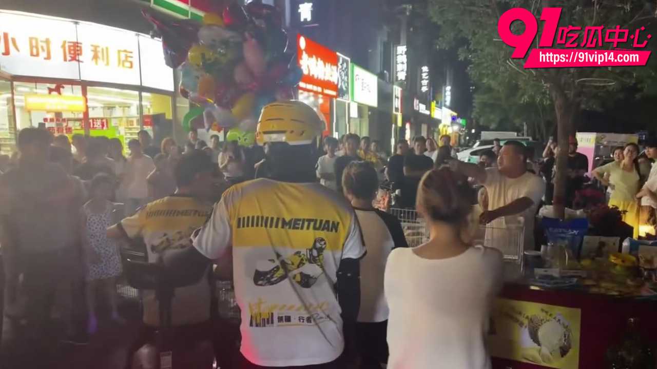青岛即墨宝龙广场夜市狗贩纠纷9
