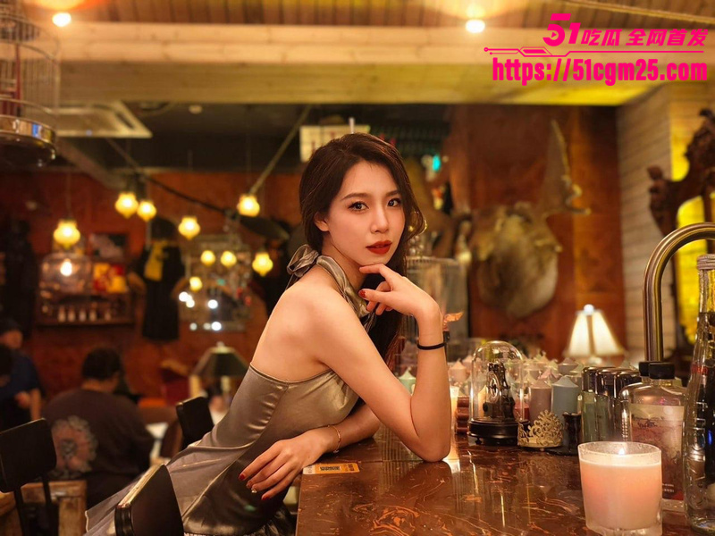 江苏大学反差婊 王珞可 性爱自拍 1