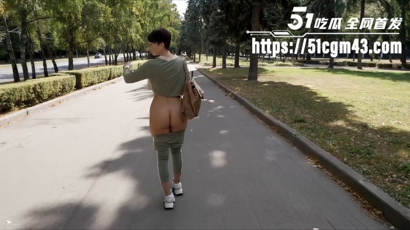 Lada 喜欢在公共场合展示自己的裸体 1 Lada 喜欢在公共场合展示自己的裸体 1