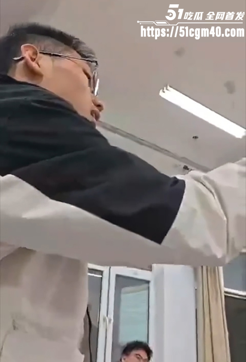 水利学院中指哥于课堂冲突视频流出 3 拷贝 水利学院中指哥于课堂冲突视频流出 3 拷贝