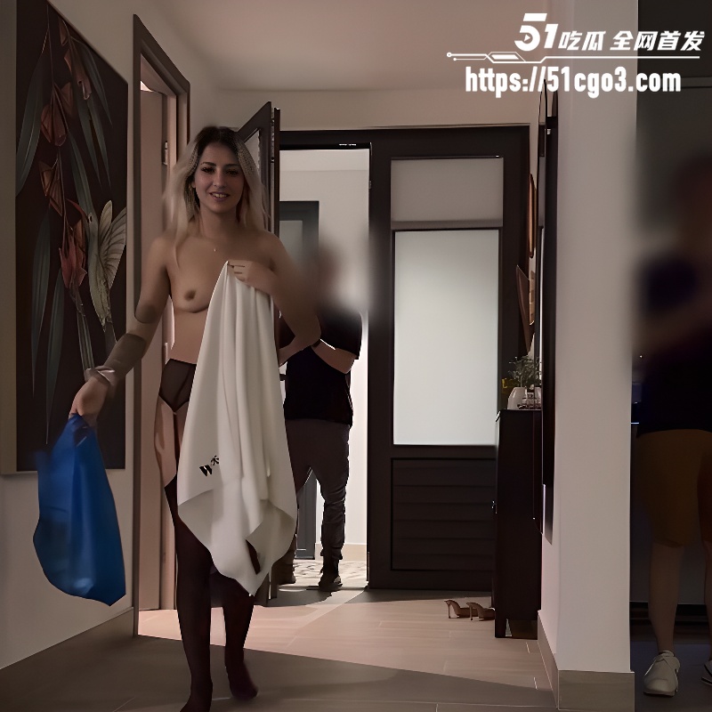 绿帽媚黑淫妻 索菲亚 付费视频  1