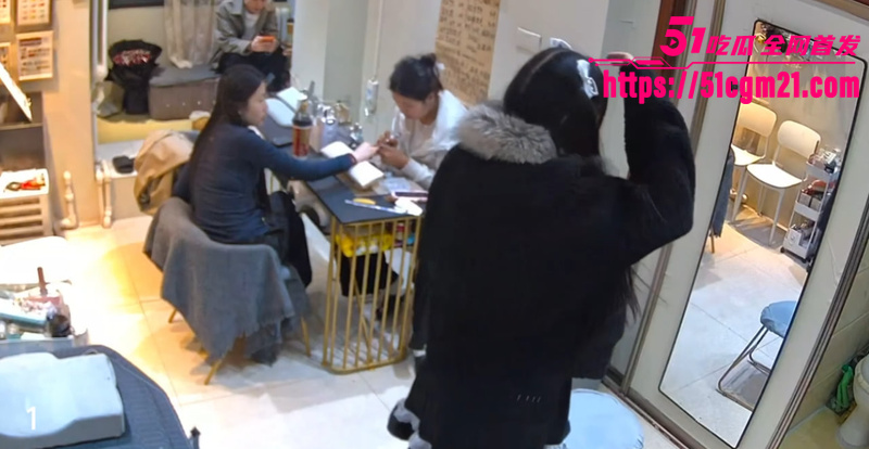 坦克巨乳仙女做美甲现场漏尿 6