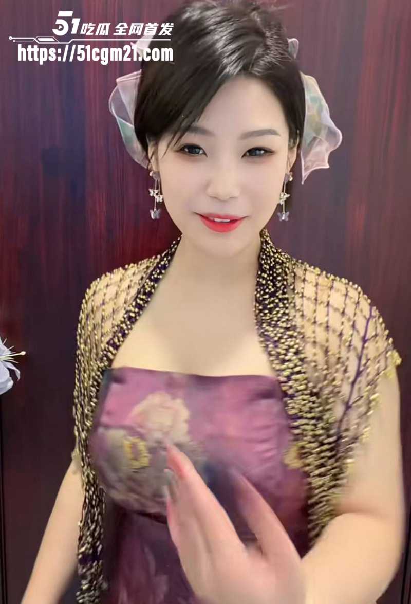 抖音30万粉丝极品G奶御姐苏菲呀与榜一大哥定制私拍流出2拷贝