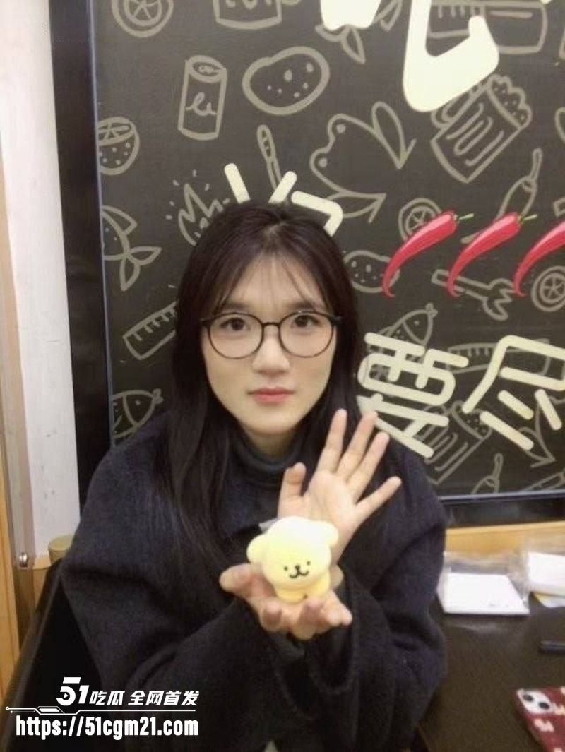 传媒学院眼镜妹 周晓云 男友调教视频泄密 露脸深喉传统姿势爆操 反差婊骚到没边！