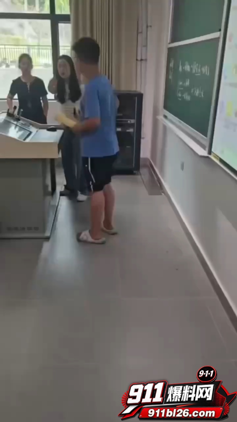 上海第二工业大学爆火的大学生 杀神 1 上海第二工业大学爆火的大学生 杀神 1